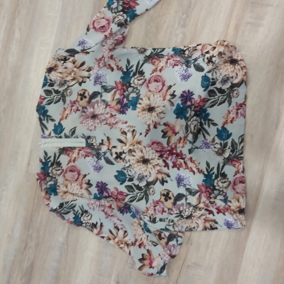 Cleo pull over top - Picture 3 of 3